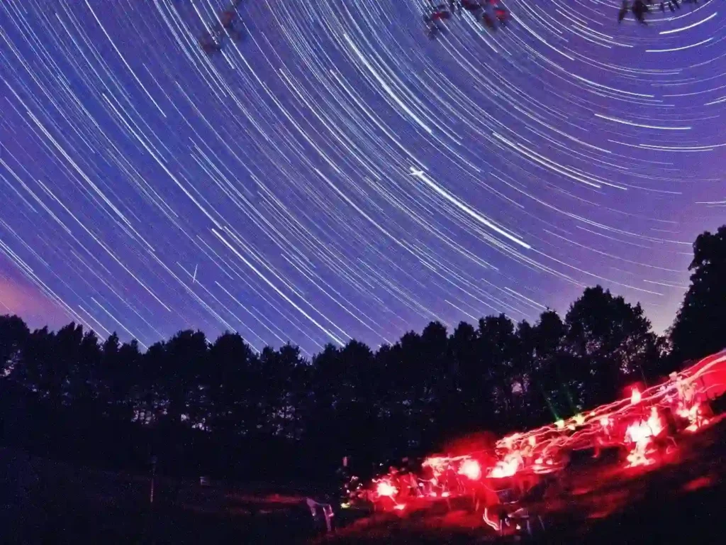 Meteor nad pozorovacím stanovištěm